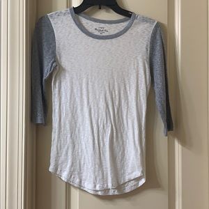 simple grey/white baseball tee